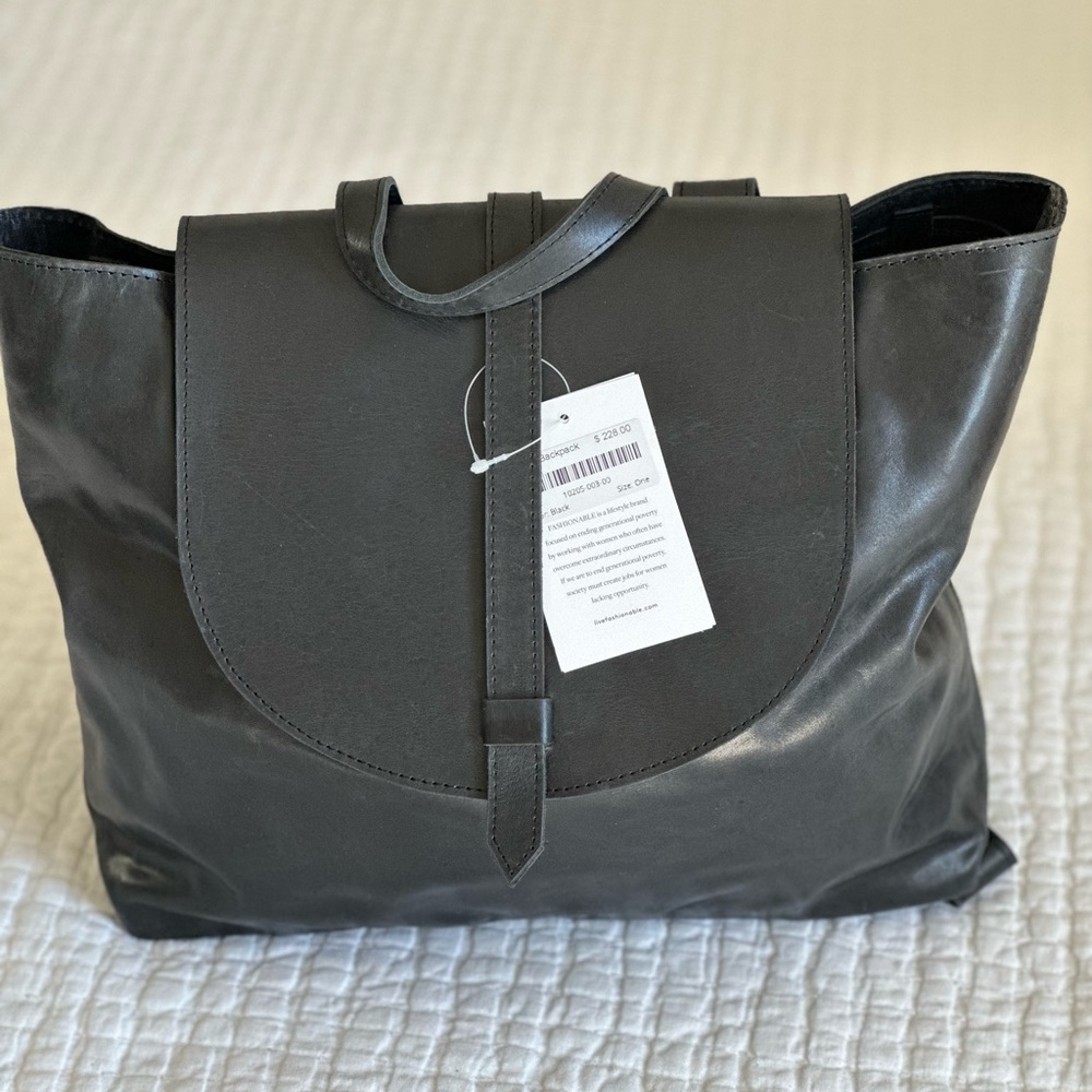 Brand new tote that can also be a back pack